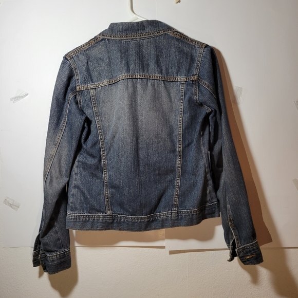 Womens bdg Denim cropped jacket Size is missing but its small Measurements below - Picture 7 of 7